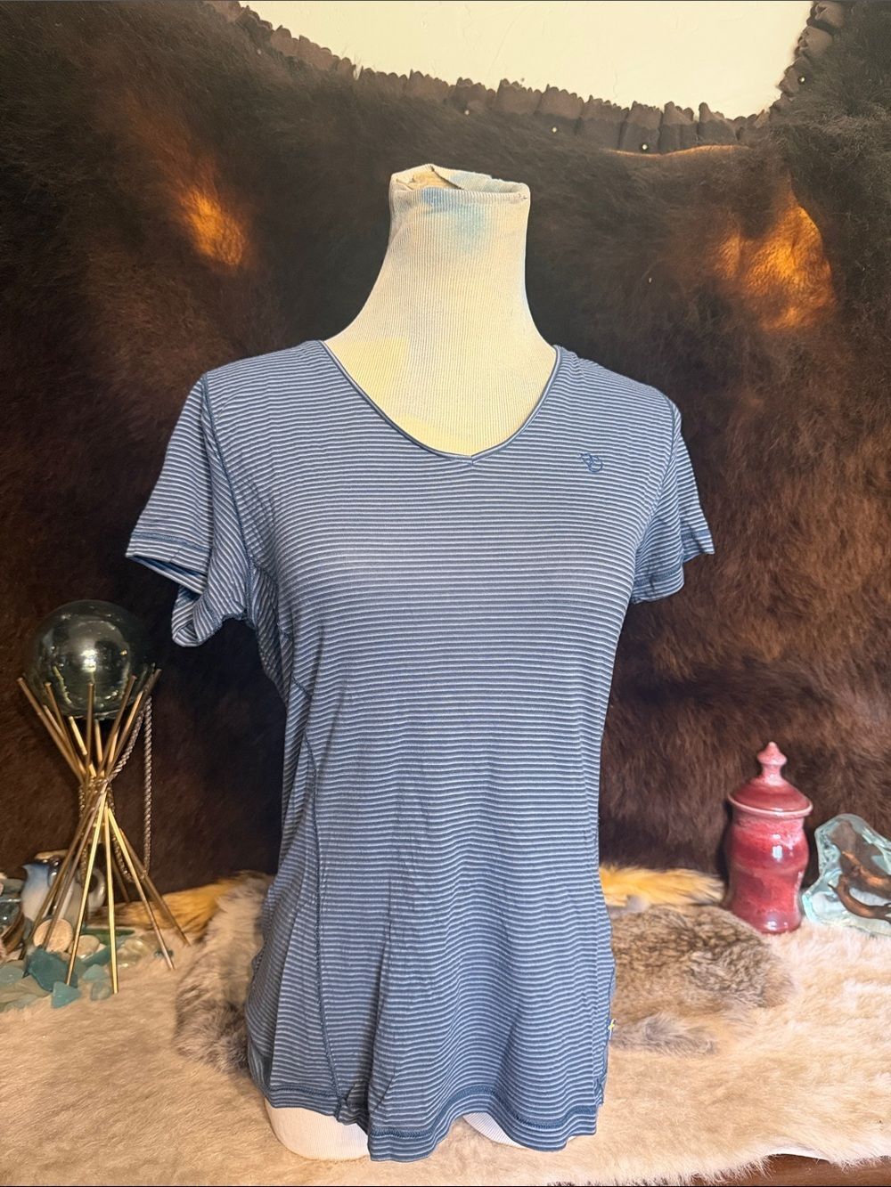 Women's Blue Striped Short Sleeve V-Neck Top L (1600) FITS LIKE MEDIUM